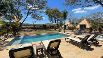 Kolam renang outdoor