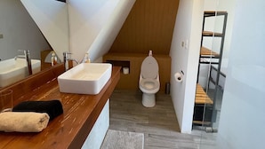 Bathroom - Pyramid Lodge Tamarindo Ramses (Tamarindo)