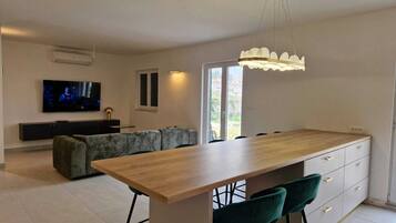 House, 4 Bedrooms, Smoking, Private Pool | Dining