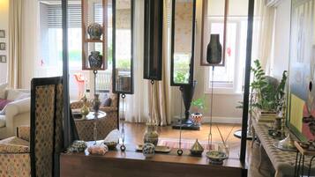 Apartment, 2 Bedrooms, Accessible, Fireplace | Ruang tamu | Pendiangan