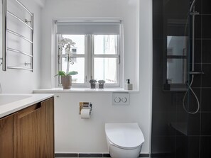 Apartment, 1 Bedroom, City View | Bathroom