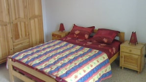 2 habitaciones y tabla de planchar con plancha 