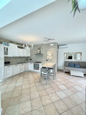 Villa, 3 Bedrooms, Private Pool, Garden View | Interior - Elegant Villa in the Idyllic Island of Albarella (Rosolina)