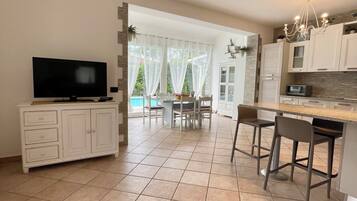 Villa, 3 Bedrooms, Private Pool, Garden View | Room amenity