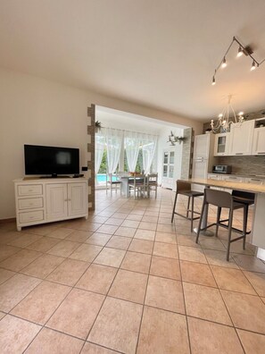 Villa, 3 camere da letto, piscina privata, vista giardino | Servizio della camera