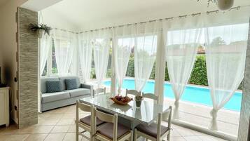 Villa, 3 Bedrooms, Private Pool, Garden View | Dining room