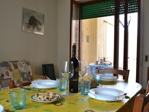 Appartement, 2 chambres, fumeur, balcon | Restauration