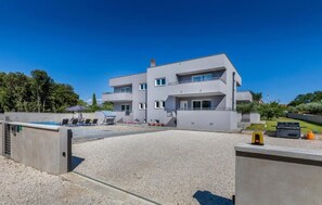 House, 3 Bedrooms, Accessible, Private Pool | Property entrance - Villa D Pula 3-bedrooms Luxury Accomodation (Pula)