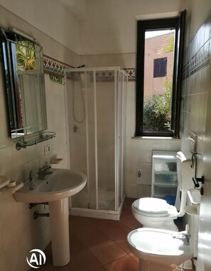 Bathroom - Casetta in Centro Paese a 2 Passi Dalla Piazza Matrice (Favignana)
