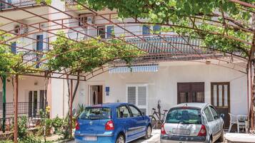 Apartment, 1 Bedroom, Balcony | Parking | Limited parking