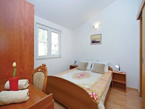 1 bedroom - Comfortable Apartment in Makarska Near to Beach (Makarska)