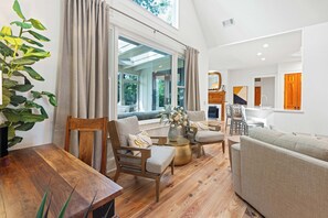 Fernseher, Videothek, Stereoanlage