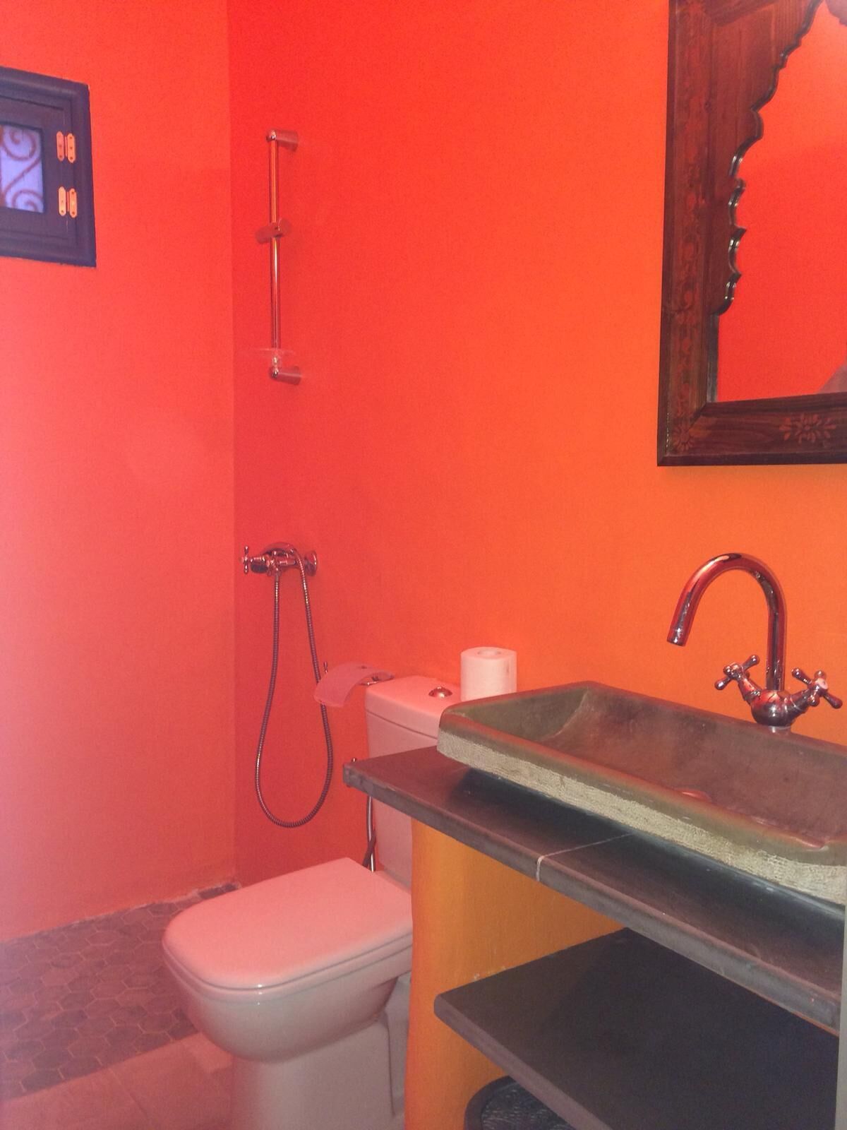 Dusche, Handtücher, Seife, Toilettenpapier