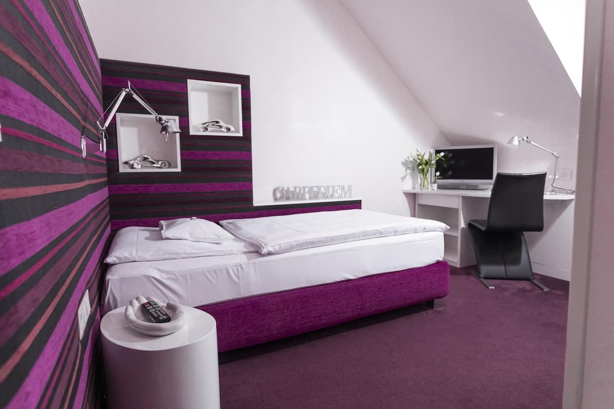 Chambre Simple | Décoration personnalisée, bureau
