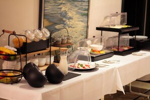 Daily buffet breakfast for a fee