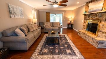 Smart-TV, peis og DVD-spiller