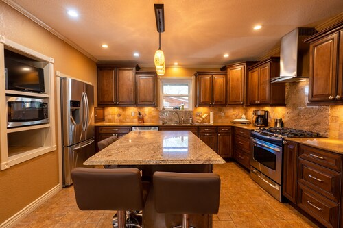 Heber Springs Home w/ Heated Pool! Walk to Sandy Beach & Greers Ferry Lake!