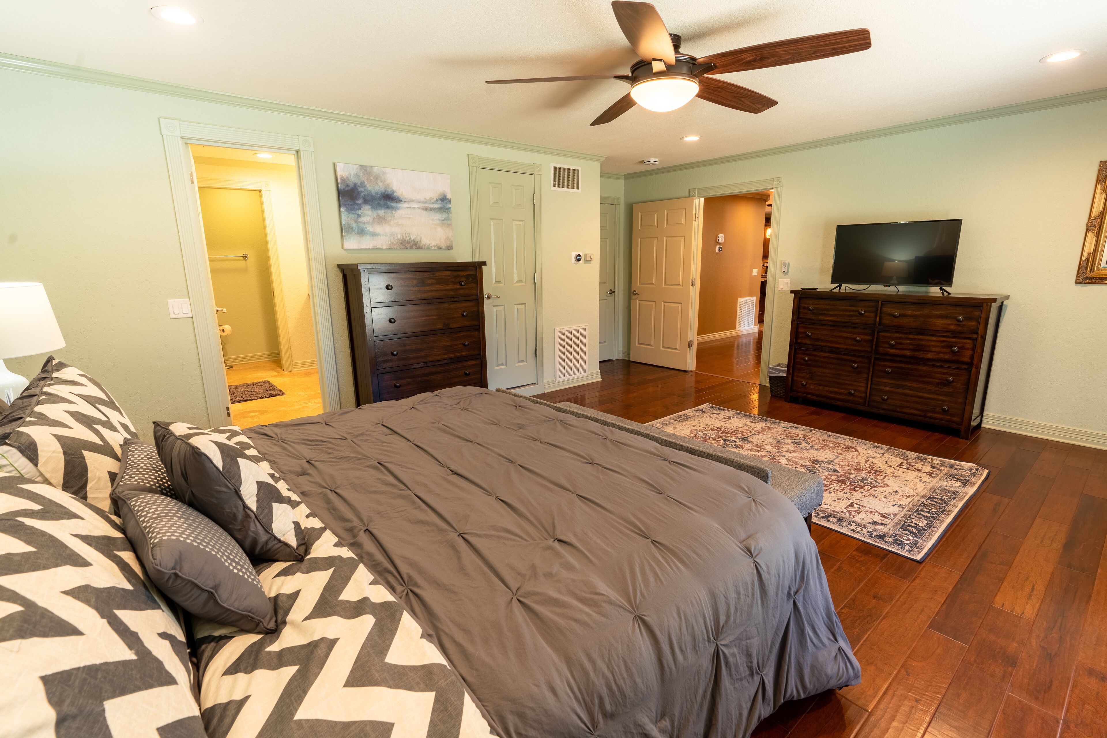 4 bedrooms, free WiFi, bed sheets