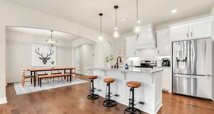 The Weston - MTB Friendly - Sleeps 8