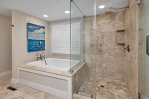 Bathtub, hair dryer, towels - Village Revival! Perfect Village/Beach Location, Fully Renovated (Saint Simons Island)