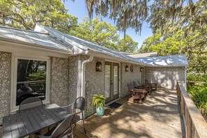 Outdoor dining - Village Revival! Perfect Village/Beach Location, Fully Renovated (Saint Simons Island)
