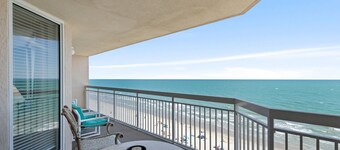 Luxury oceanfront condo - Indoor/Outdoor Pools + Free Attraction Tickets!