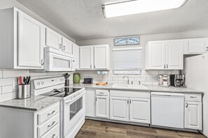 ثلاجة، ميكروويف، فرن، موقد طهي مسطح