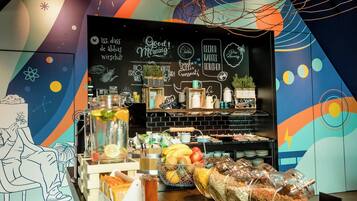 Tägliches Frühstücksbuffet gegen Gebühr