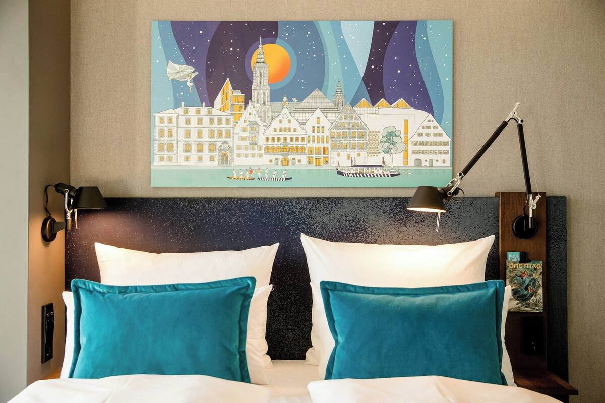 Soundproofing, free WiFi, bed sheets