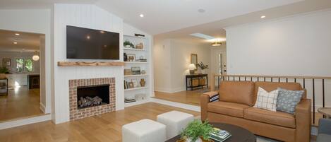 Smart TV, fireplace, stereo