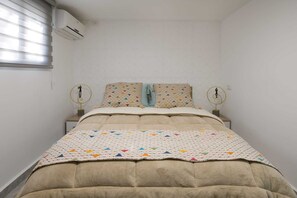 2 chambres, bureau, système d’insonorisation, fer et planche à repasser