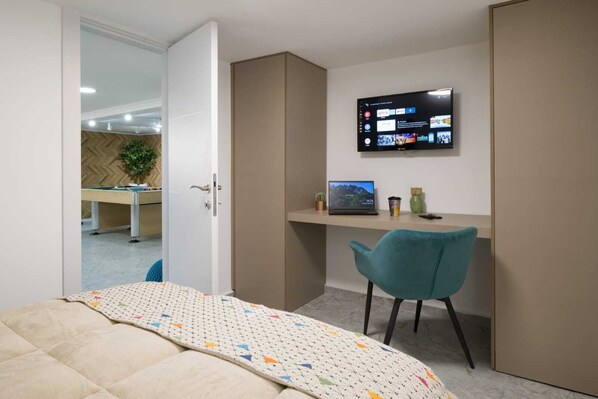 2 Schlafzimmer, Schreibtisch, schallisolierte Zimmer