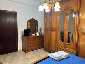 3 bedrooms, iron/ironing board, free WiFi, bed sheets - villa butterfly 2 Near the sea and cultural sights (Capaci)