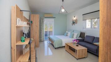 Iron/ironing board, WiFi, bed sheets