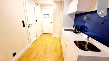 Fridge, stovetop, electric kettle, cookware/dishes/utensils