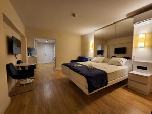 1 habitación, tabla de planchar con plancha y wifi gratis 