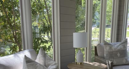 The Townie near Sweetland- Beautifully renovated, PERFECT LOCATION!