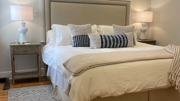 2 bedrooms, desk, iron/ironing board, WiFi