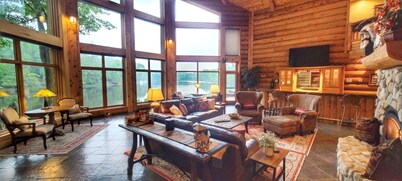 River Ridge Lodge: Luxury Lodge on the Menominee River