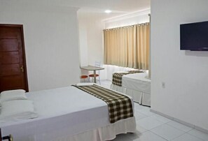Comfort Triple Room | Free WiFi, bed sheets - Lax Hotel (Campina Grande)
