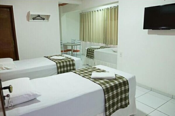 Free WiFi, bed sheets - Lax Hotel (Campina Grande)