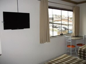Free WiFi, bed sheets - Lax Hotel (Campina Grande)