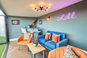 TV, fireplace, offices