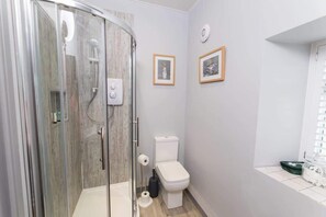 Shower, hair dryer, towels, shampoo