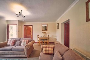 TV, peis, stereoanlegg og kontorer