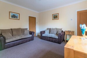 TV, fireplace, stereo, offices