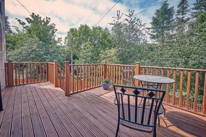 Outdoor dining - Host & Stay | No.6 Tulip Cottage (Bamburgh)