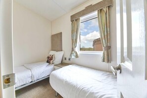 2 bedrooms, iron/ironing board, WiFi, bed sheets