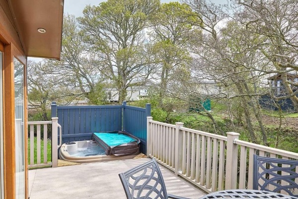 Butterfly Lodge, Felton - Host & Stay