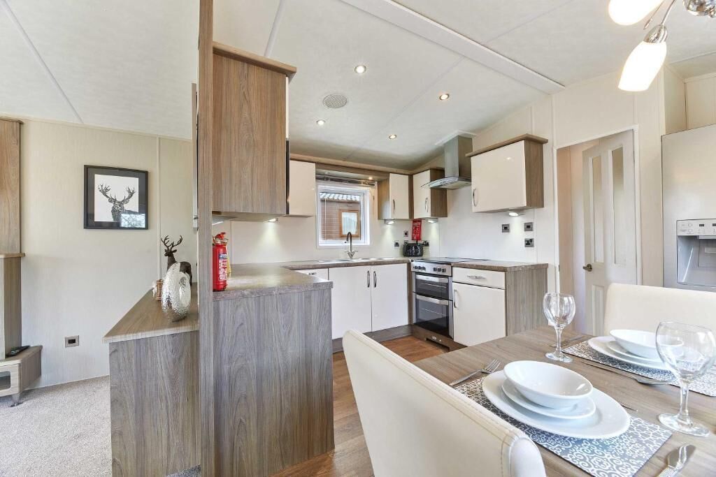 Frigorifero, forno, piano cottura, lavastoviglie